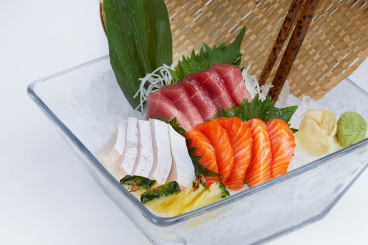 Sashimi Triple Delight (15 pcs)