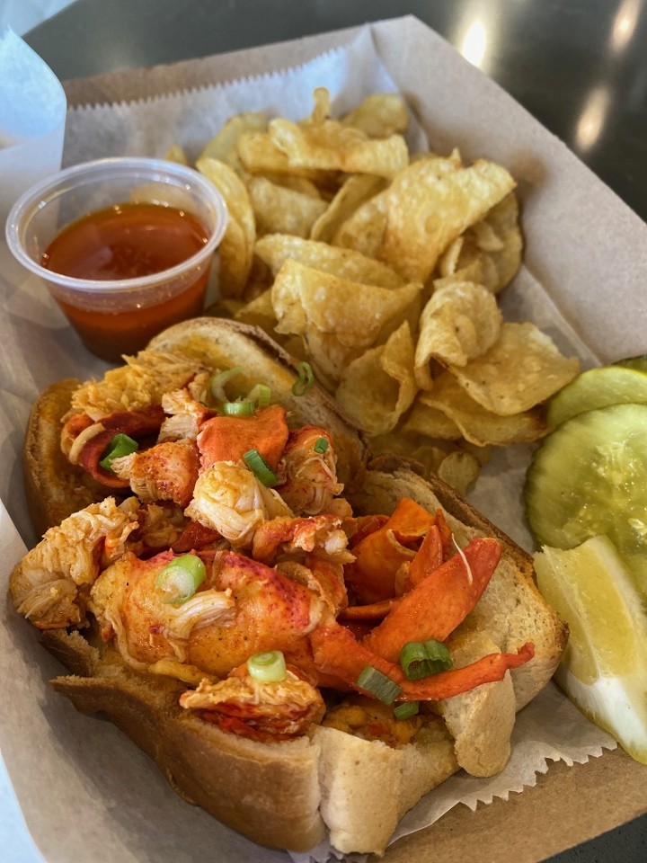 Connecticut Lobster Roll (Warm)