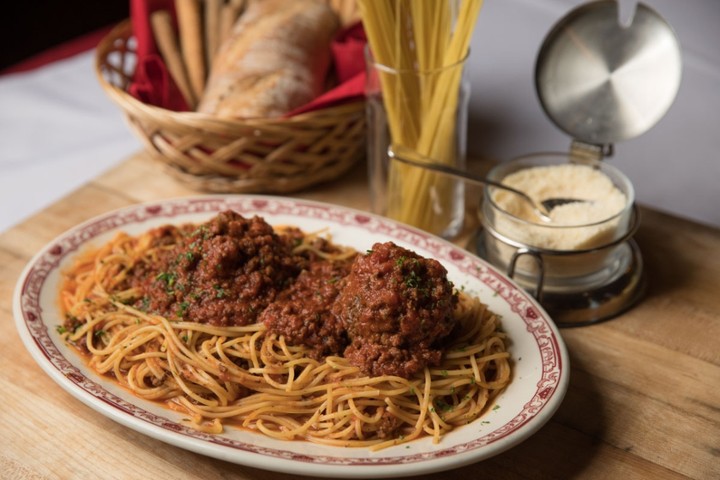 Spaghetti w/ Meatballs