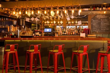 Déco Restaurant and Bar