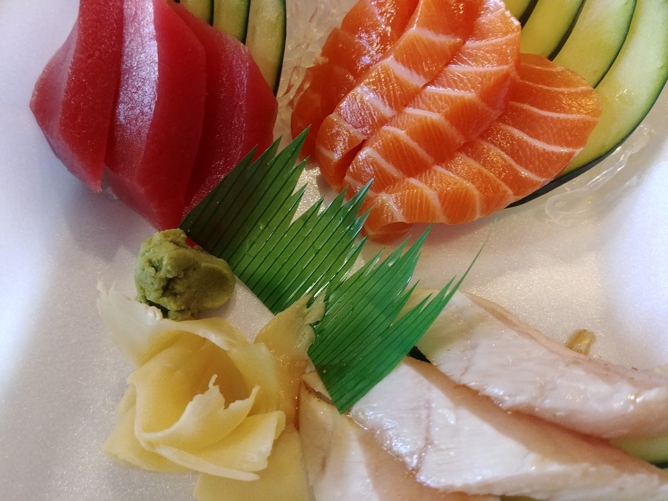 Assorted Sashimi Combo (10 pc)