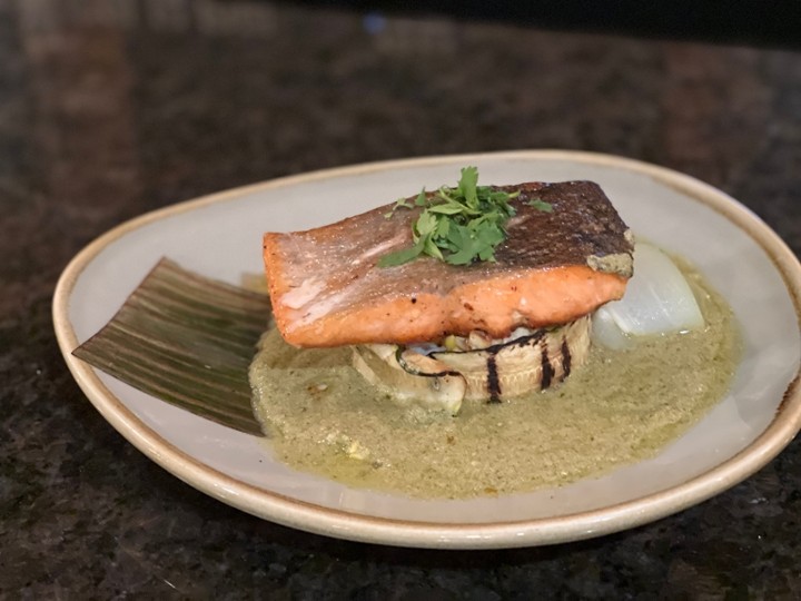 Salmón en Mole de Pipián
