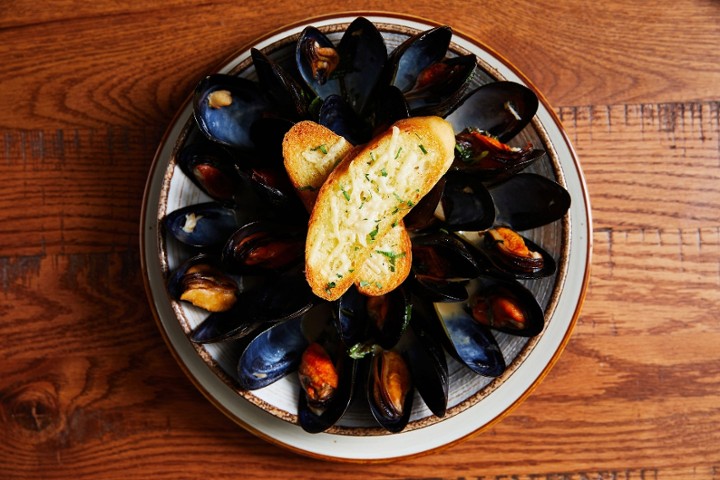 Mussels & Garlic Bread