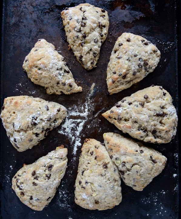 Catering : A TRAY OF SIX SCONES