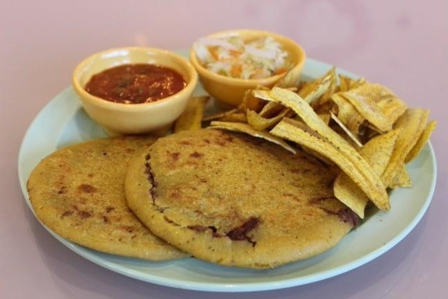 "Queso con Loroco" Pupusa