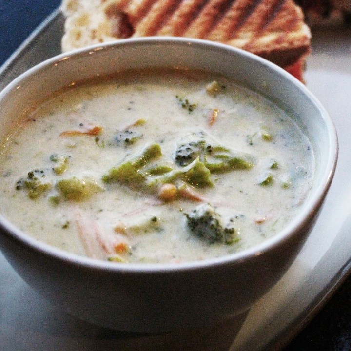 VEGAN Broccoli Cheddar Soup (V) °°°