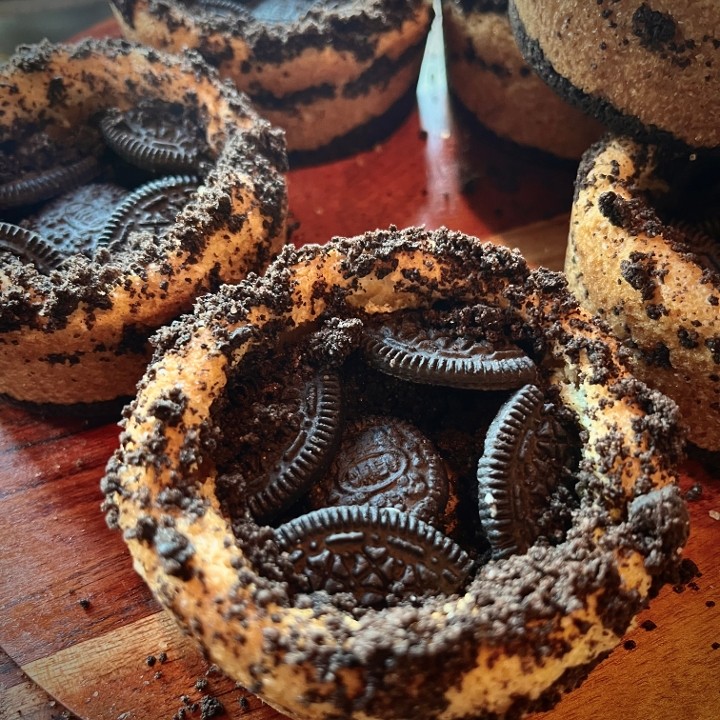 Deep Dish Oreo Sugar Cookie (V)