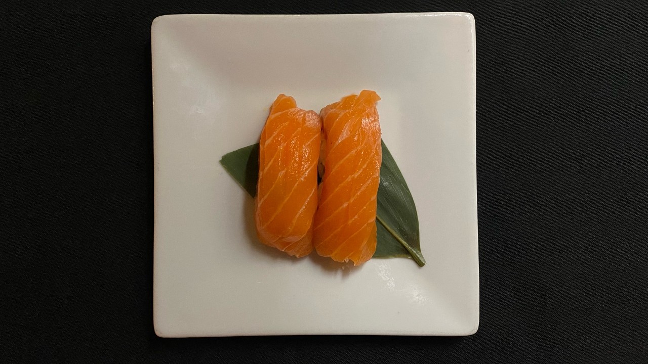 Sake/Salmon Nigiri (2pcs)