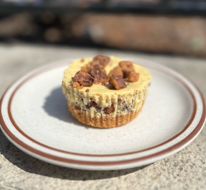 Mini Peanut Butter Cup Cheesecake