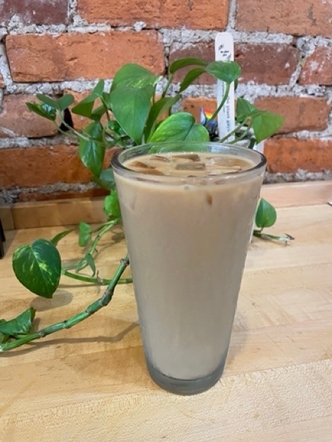 Iced Latte (16 oz)