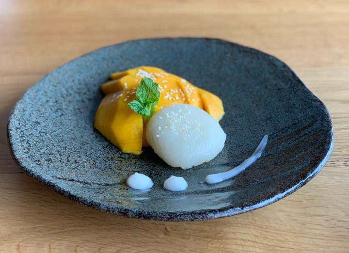 Mango w/ Coconut Sticky Rice