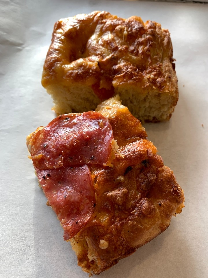 Focaccia - pepperoni, tomatoes and cheese