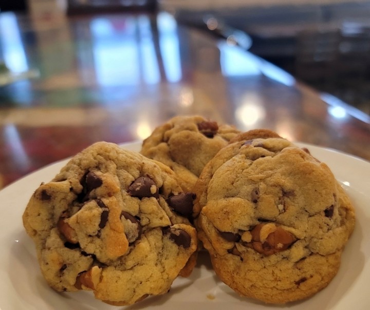 Chocolate Chip/Pecan Cookie