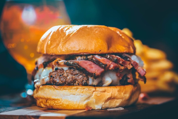 PASTRAMI CHEDDAR BURGER