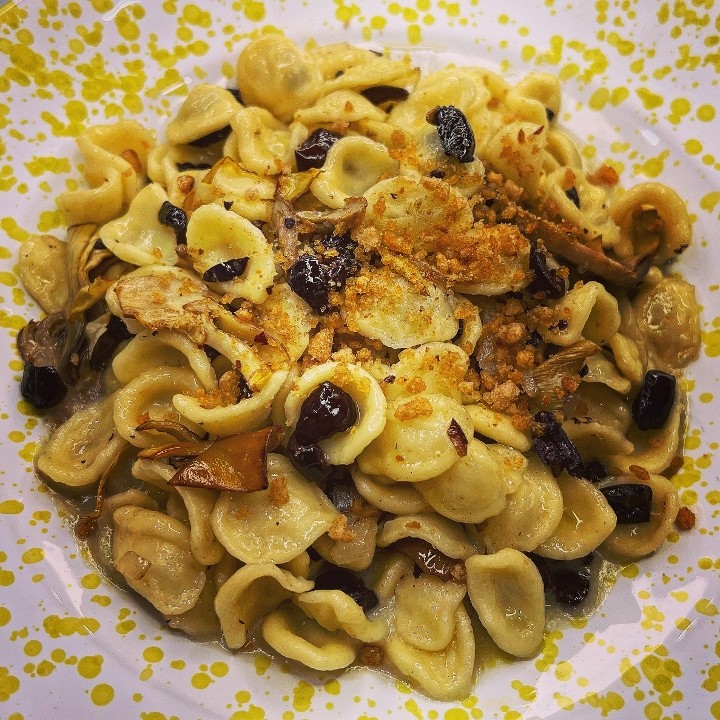 Alessia | Orecchiette ai Carciofi, Olive e Crema di Gorgonzola (Vegetarian)