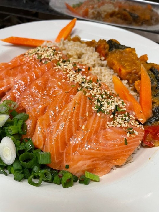 Chirashi Bowl w/local steelhead salmon