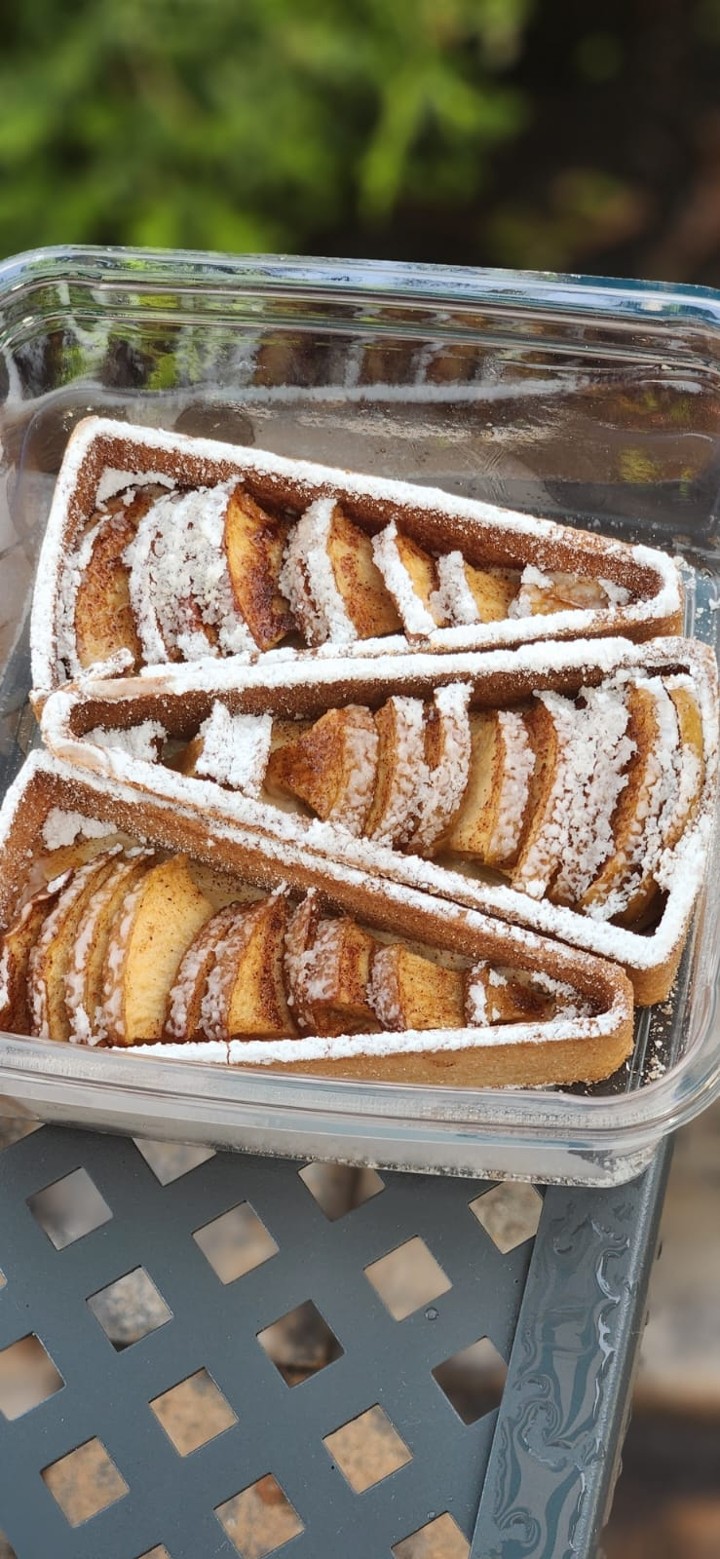 Box of 2 Apple Custard Tarts GF