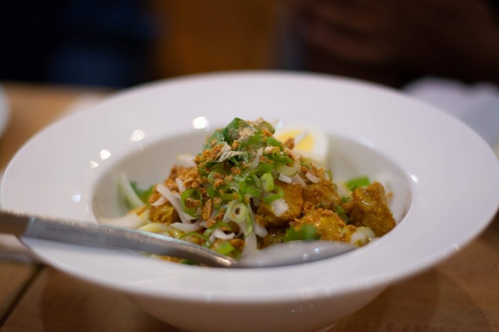 Royal Chicken Noodle (NanJeeThoh) နန်းကြီးသုပ်