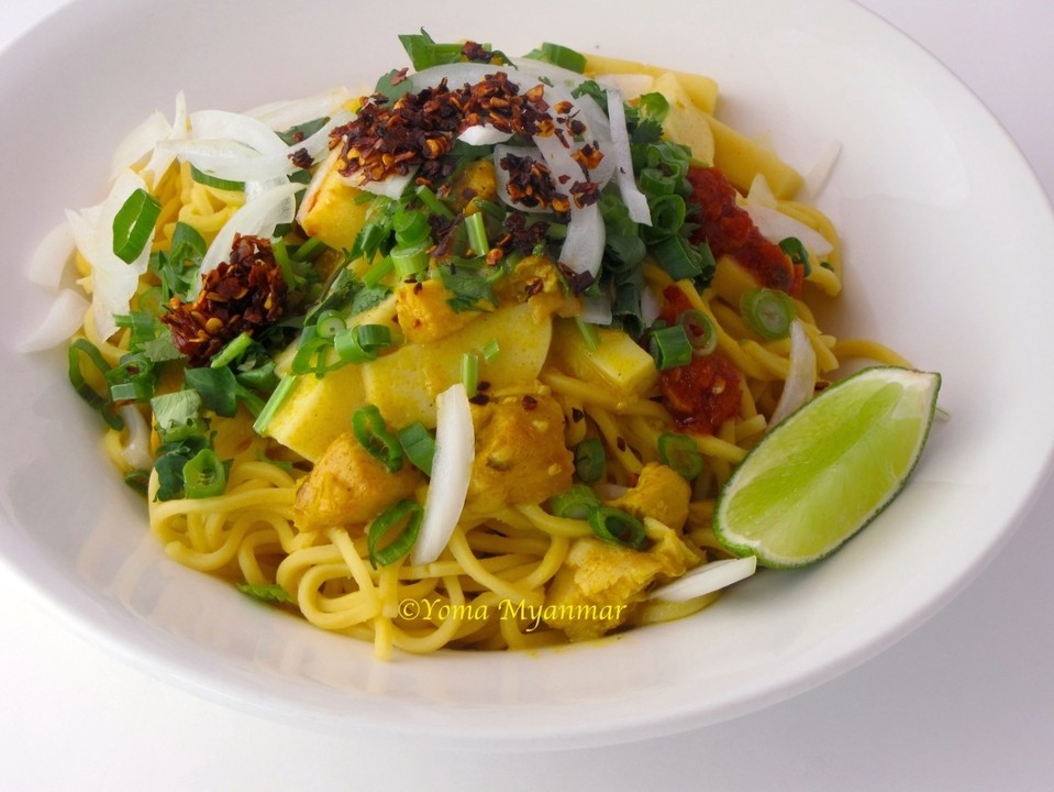 Golden Chicken Noodle (ShweTaungKhohSwae) ရွှေတောင်ခေါက်ဆွဲ