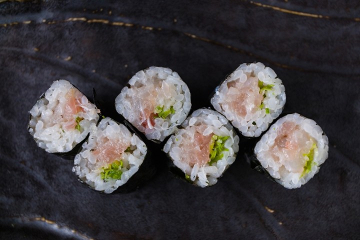 Yellowtail Scallion Roll