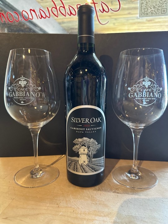 Silver Oak Napa & Glasses Set