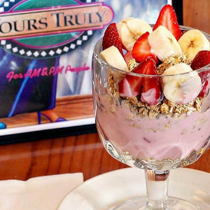 Yogurt & Granola with Fresh Fruit (10 Individual Servings)