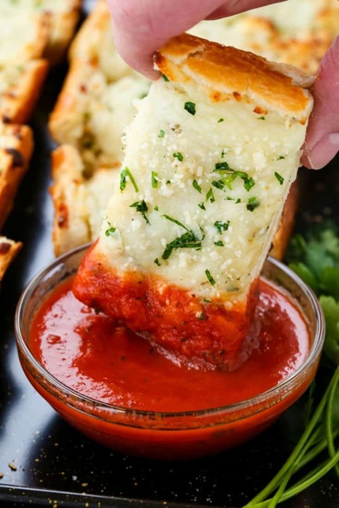 CHEESY GARLIC BREAD