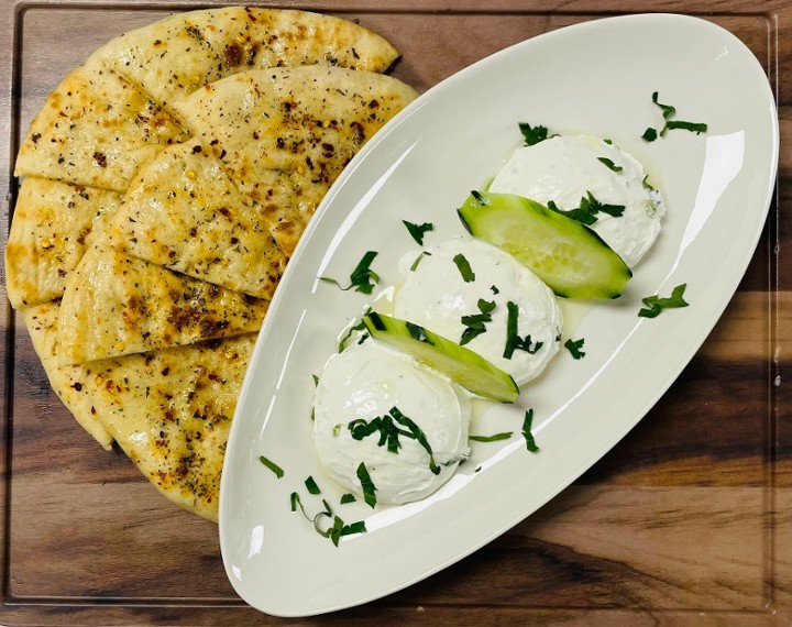 Creamy Yogurt Dip + 2 Pita