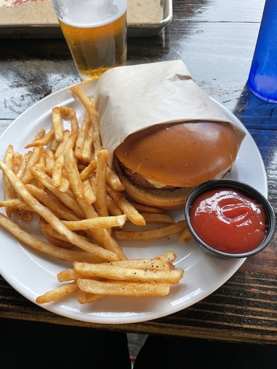 BEYOND Beer Garden Burger (Vegetarian)