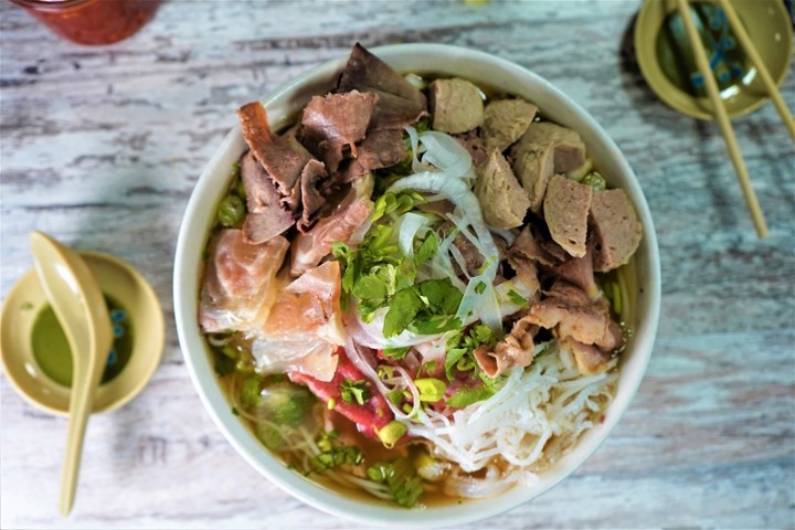 Build Your Own Beef Pho (Pho Tu Chon)