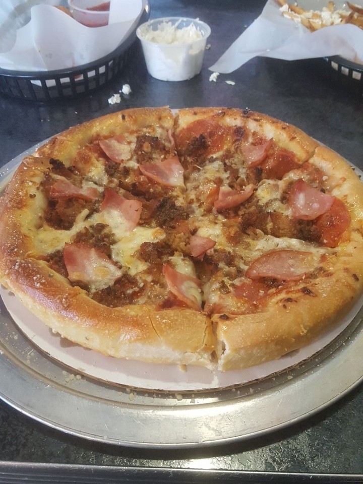 SM Titans Special Pizza