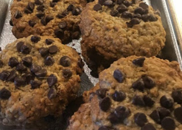 Oatmeal Chocolate Chipper Cookie