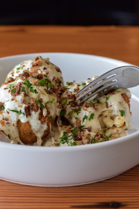 Cacio e Pepe Mac & Cheese Balls