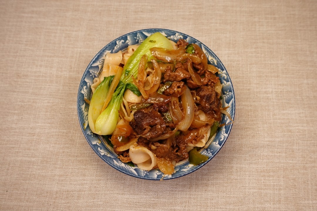 Hand-pulled Biang biang noodle with spicy cumin lamb孜然羊肉干扯面