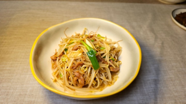 Shredded Pork With Beansprouts肉丝炒芽菜