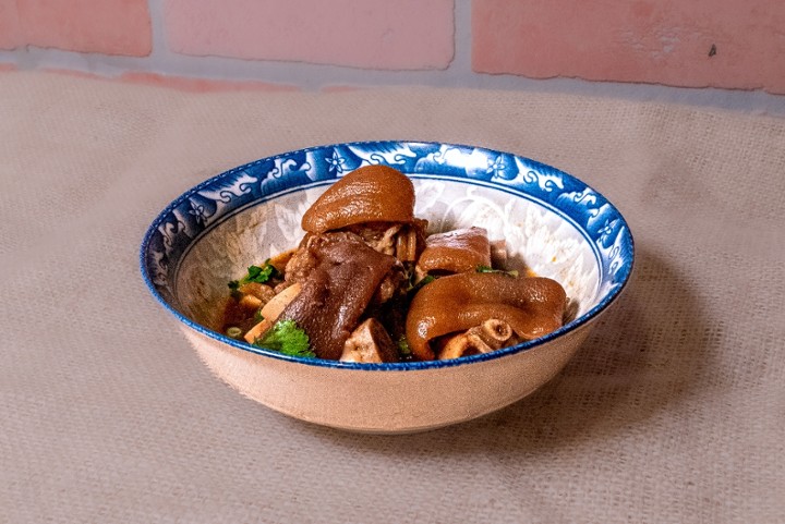 Braised Pork Knuckle酱烧猪手