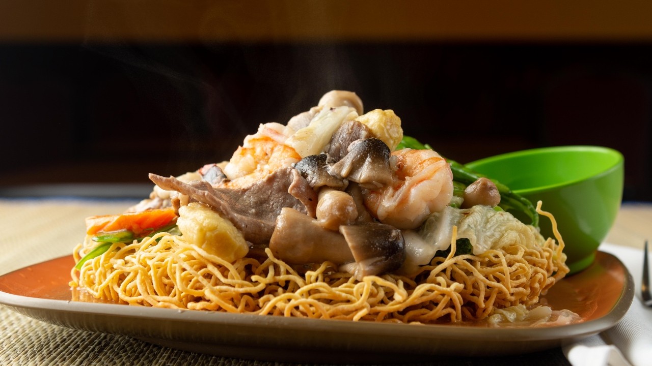 S2 Stir-Fried on Crispy Egg Noodles - Mì Xào Thâp-Câm/Dô Biên