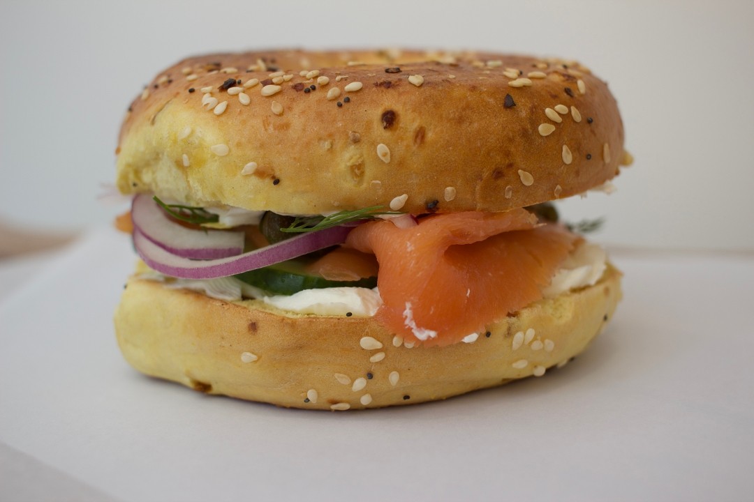 SMOKED SALMON BAGEL