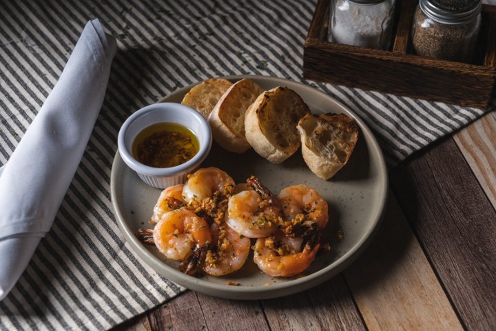 Camarão ao alho e óleo - Sautéed shrimps
