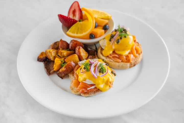 SMOKED SALMON BENEDICT