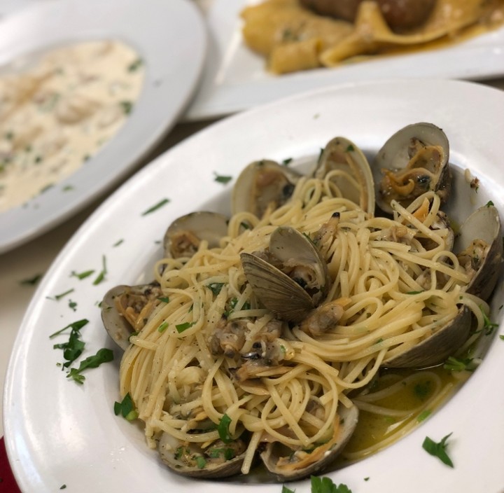 Linguine In White Baby Clam Sauce