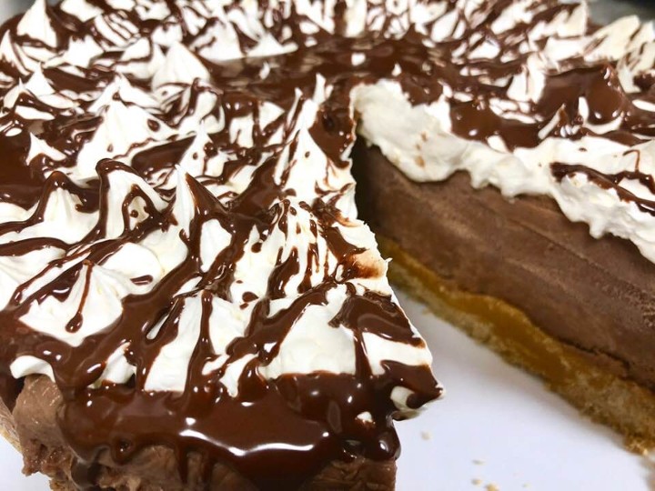 Homemade Chocolate Peanut Butter Pie