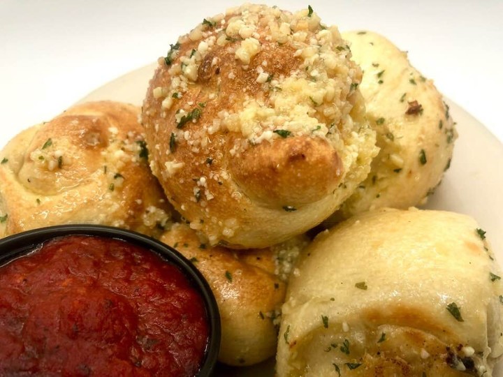 6 Garlic Knots