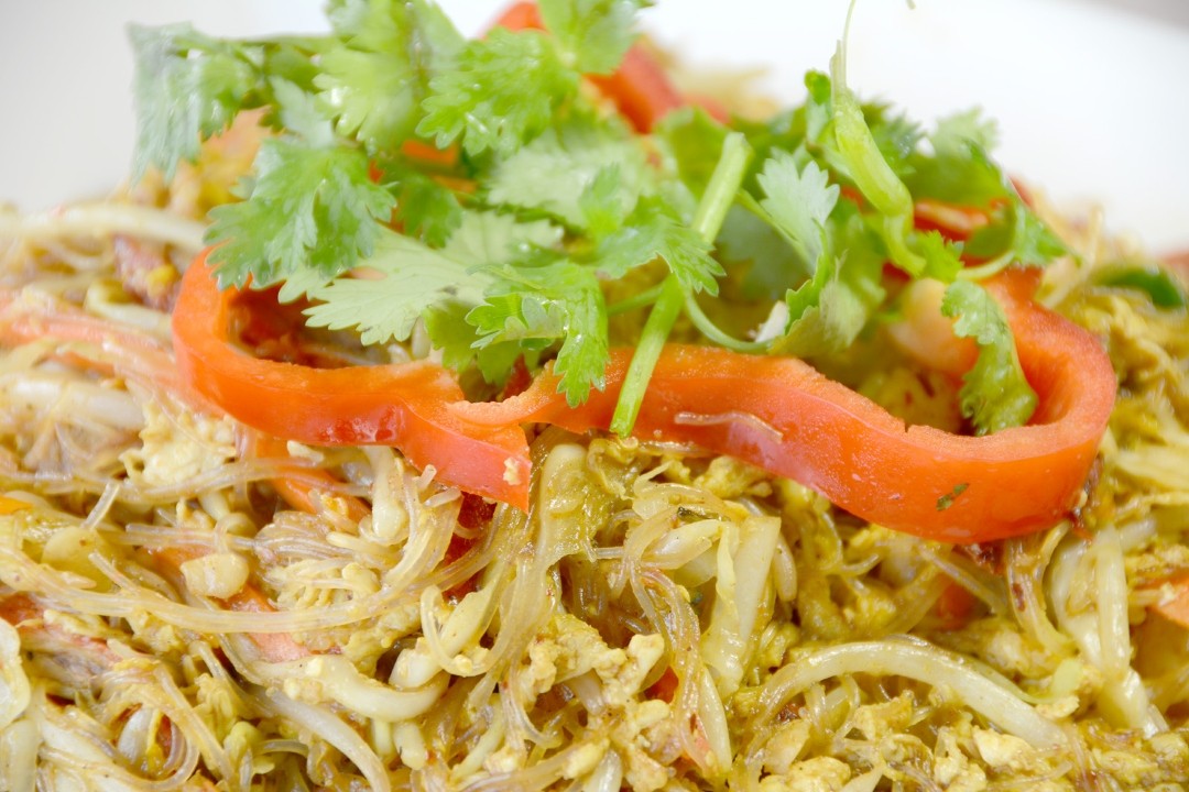 Singapore Fried Rice Noodles (Spicy)