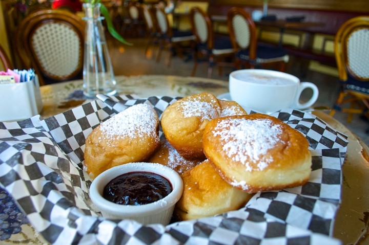 Hot Beignets (5)