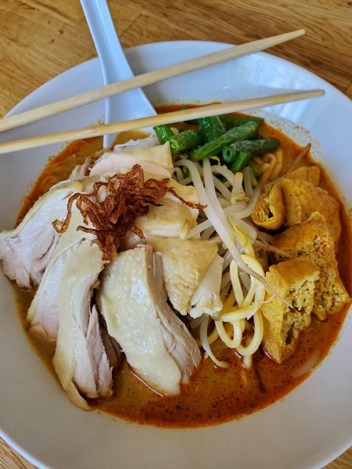 Curry Mee with Hainanese Chicken