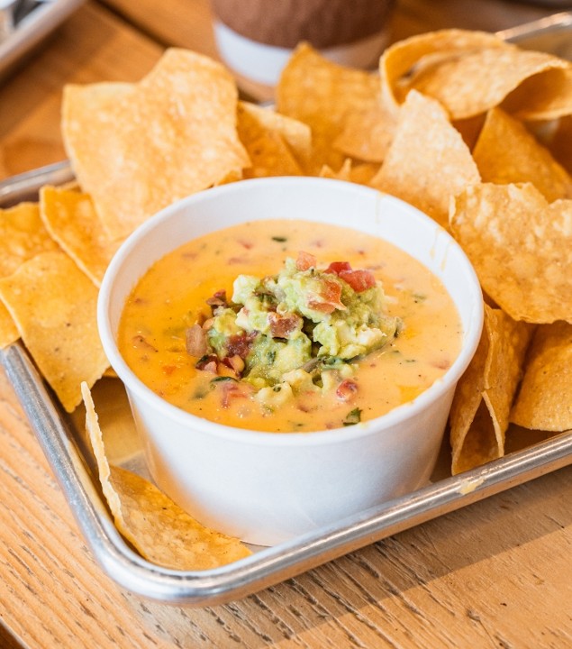 Texas Style Queso & Chips
