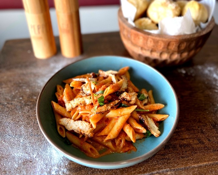 PENNE VODKA WITH CHICKEN