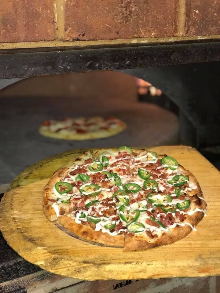 Jalapeño popper pizza
