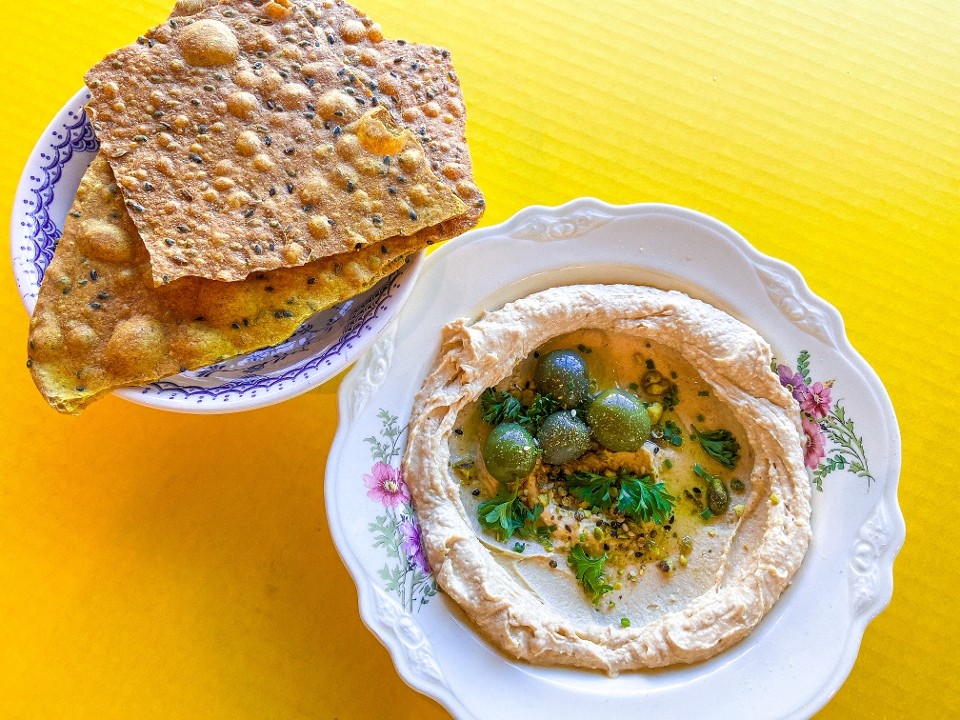 HUMMUS W/ OLIVES & CRACKERS